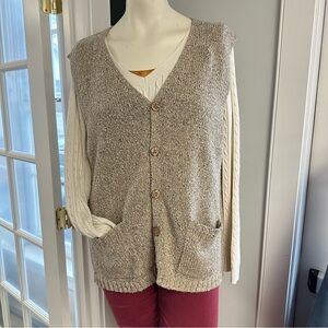 Vintage • Knit Vest with Wooden Buttons